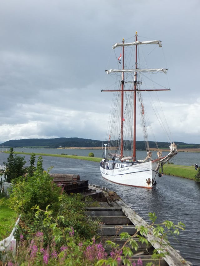 Sailing Loch Ness